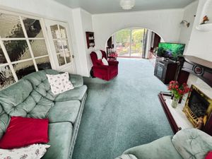 Lounge- click for photo gallery
